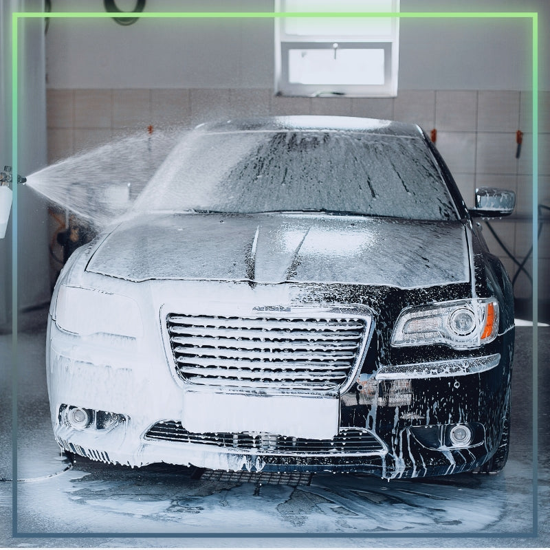 Lavage extérieur de voiture avec mousse active – nettoyage haute pression pour carrosserie brillante et sans traces